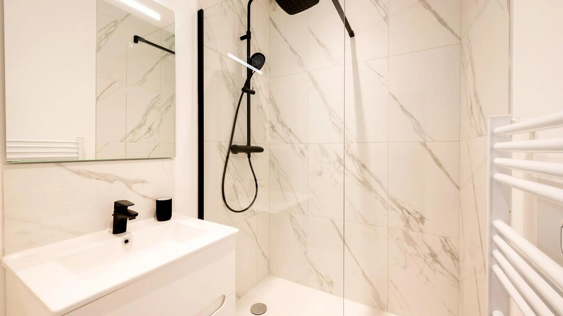 Appartement Paris Blanche - Welkeys 0*,  France